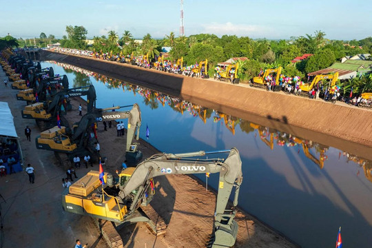 Trung Quốc “bơm” 1 tỷ USD, Campuchia tăng tốc đào kênh Funan Techo: Vì sao thời hạn 2028 vẫn bị nghi ngờ?
