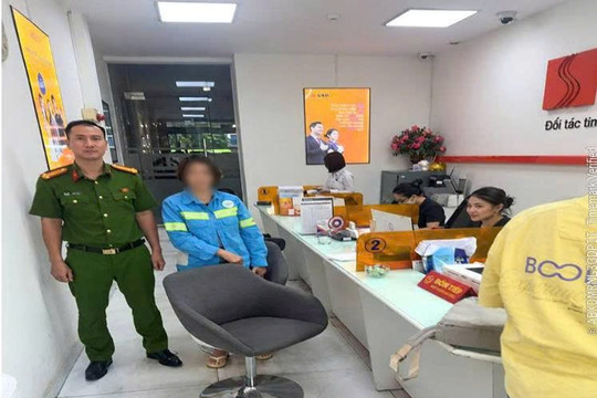 Đã thành công chuyển đi 60 triệu đồng, đang tất toán 3 sổ tiết kiệm thì làm lộ điểm bất thường: Công an vào cuộc làm việc với ngân hàng và người phụ nữ ở Hà Nội 