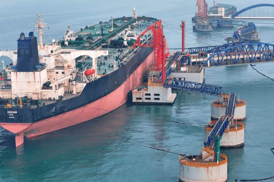 Giá dầu vượt 100 USD/thùng, một quốc gia có kho dự trữ hơn 1 tỷ thùng nắm trong tay khả năng chi phối thị trường