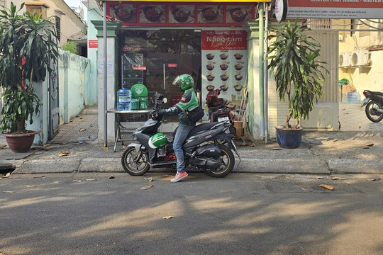 Đằng sau những cuốc xe của tài xế Grab lâu năm