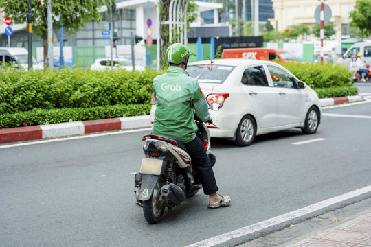 Cuộc sống gia đình thêm vững nhờ những cuốc xe công nghệ