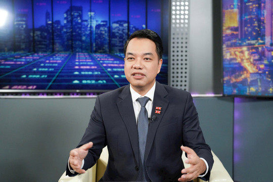 TS Mạc Quốc Anh: Tiền ngoại đổ vào thị trường chứng khoán là chưa đủ mà phải tăng vốn dài hạn, giảm đầu cơ