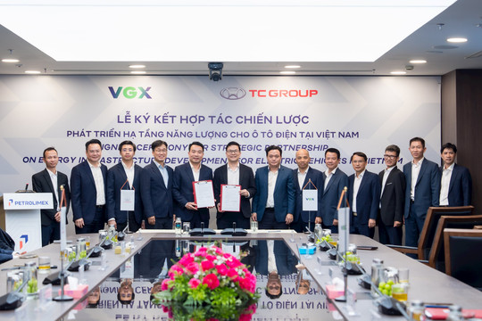 Hàng nghìn cửa hàng xăng dầu có thể trở thành điểm phục vụ xe điện: TC Group bắt tay liên doanh có Petrolimex, Xuân Cầu, Selex Motors