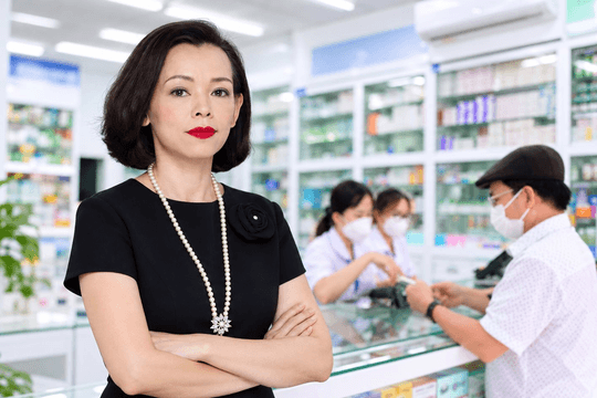 Bà Nguyễn Bạch Điệp bắt tay với quỹ của Pháp, Hội Chữ thập đỏ, ĐH Y Dược, ĐH Y Khoa, cho hơn 22.000 dược sĩ học một kỹ năng khác ngoài bán thuốc