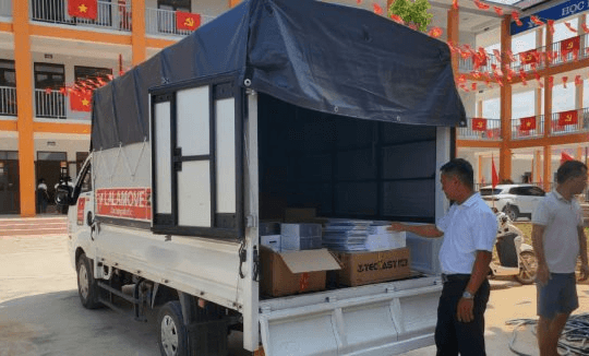 Một công ty giao hàng tuyên bố có xe tải 18 tấn, một chuyến giao tới 19 địa điểm