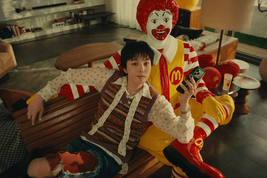 G-DRAGON bắt tay McDonald’s quảng bá gà rán