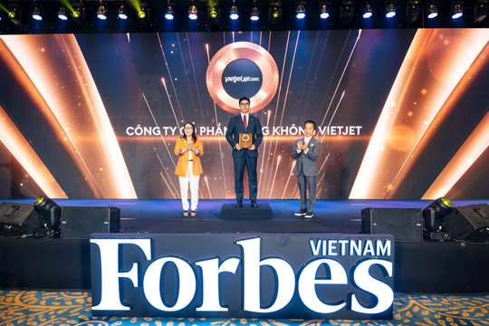 Forbes tiếp tục vinh danh Vietjet trong Top 50 công ty niêm yết tốt nhất Việt Nam 2026
