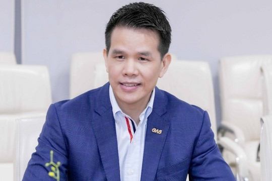 1 tuần sau khi rời PV GAS, cựu CEO Phạm Văn Phong xuất hiện