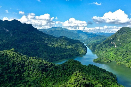 Con đường dài 76km hơn 3.700 tỷ đồng, kết nối đến hồ nước ngọt 200 triệu năm tuổi lớn nhất cả nước chỉ còn 3 tháng để hoàn thành