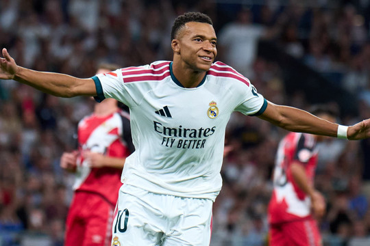 Mbappé chấm dứt hợp đồng với Nike sau 20 năm nhưng vẫn phải mang giày hãng trên sân: Công ty lập tức tạo ra chiến dịch quảng bá thiên tài