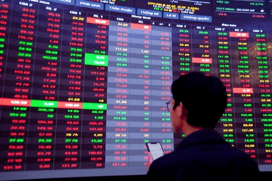Cổ phiếu FRT, PET “nổi sóng” trong ngày VN-Index “bốc hơi” hơn 15 điểm