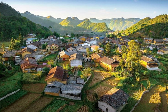 Việt Nam có một “Làng du lịch tốt nhất thế giới” nằm ở độ cao gần 1.500m, khí hậu mát mẻ quanh năm, có lúc xuống thấp nhất dưới 0 độ C