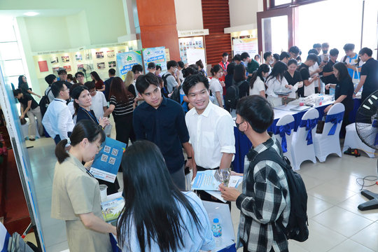 188 suất học bổng mở đường cho sinh viên Việt Nam tiếp cận ngành bán dẫn toàn cầu