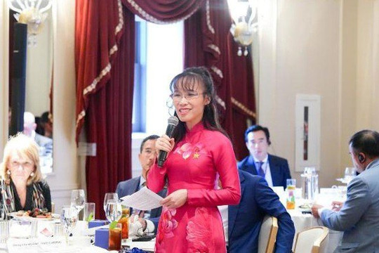 Một chuyến đi Mỹ của tiến sĩ giàu nhất Việt Nam: Ký kết 23 thỏa thuận, xuất hiện tại Sở Giao dịch Chứng khoán New York và chốt deal với tập đoàn của Elon Musk