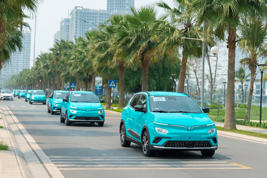 Tỷ phú Phạm Nhật Vượng và cú hích chấn động ngành taxi: Cứ 10 xe có hơn 7 xe chạy điện
