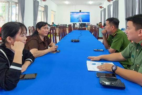 Tài khoản ngân hàng phát sinh giao dịch 20 triệu, 20.000, 10.000 đồng..., người phụ nữ phải đến Công an làm việc 