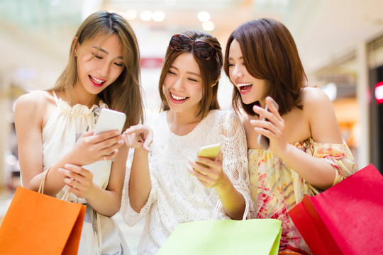Người Việt ngày càng mạnh tay mua sắm online: Chi gần 292.000 tỷ đồng trong nửa năm, mỗi món trên Shopee tăng 43%, hàng loạt shop nhỏ biến mất