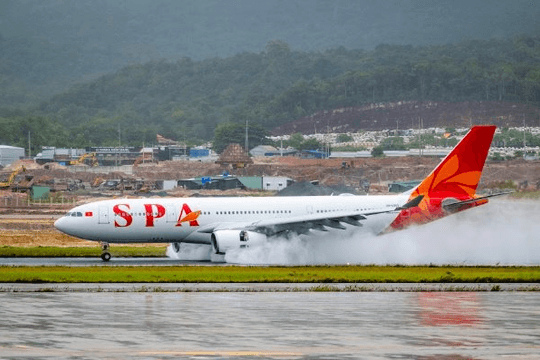 Chiếc máy bay thân rộng đầu tiên của Sun PhuQuoc Airways đã về Phú Quốc sau hành trình đặc biệt: Gặp trục trặc dẫn đường ở Cực Bắc, mất GPS khi qua Nga, phải đổi sân bay vì bão ở Nhật