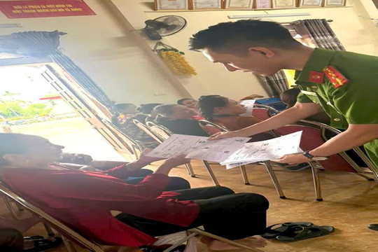 Sau cuộc gọi yêu cầu thực hiện thủ tục hành chính, người phụ nữ SN 1957 quyết không làm theo mà báo công an Hà Tĩnh