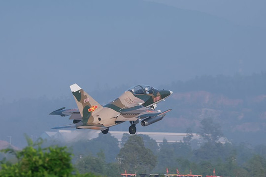 Chiến đấu cơ của Việt Nam dài gần 12 mét, bay hơn 900 km/h, mang bom và tên lửa lần đầu triển khai nhiệm vụ đặc biệt ở Gia Lai