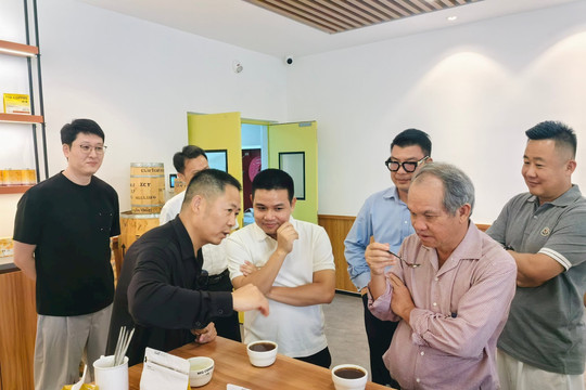 Sau khi công bố tham vọng lãi 10.000 tỷ đồng, bầu Đức đã bay sang Trung Quốc để làm một việc