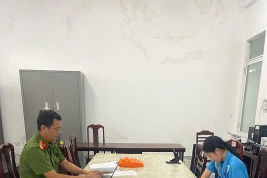 Một chủ cửa hàng kinh doanh đã chủ động đến cơ quan khai báo giao dịch chuyển khoản 16 triệu đồng, công an TP Cần Thơ lập tức vào cuộc điều tra
