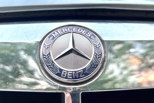 Sau 7 năm đưa xe ra thị trường, Mercedes-Benz thu hồi 858 xe lỗi, có nguy cơ xe tự di chuyển