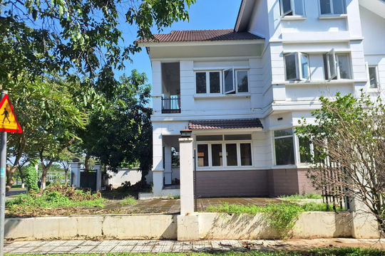Hoang phí khó tin: Loạt nhà phố giá chục tỷ đồng nhưng không có ai đến ở