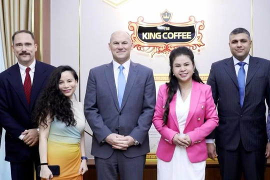Bà Lê Hoàng Diệp Thảo bất ngờ đón đoàn khách đặc biệt, có đại diện “ông lớn” Mỹ nắm khối tài sản hơn 1,6 triệu tỷ đồng 