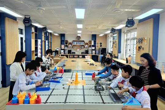 Phụ huynh học sinh chú ý, Bộ Giáo dục khẳng định: Không bắt buộc phòng STEM riêng, không mua sắm thiết bị đồng loạt