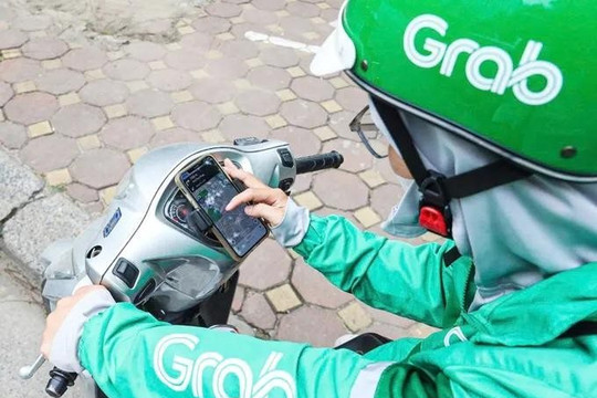 Đi làm 12 tiếng, tốn đến 70.000 đồng tiền xăng mỗi ngày, trả 130.000 đồng tiền dầu mỗi tuần, nữ tài xế Grab vỡ ra nhiều chuyện
