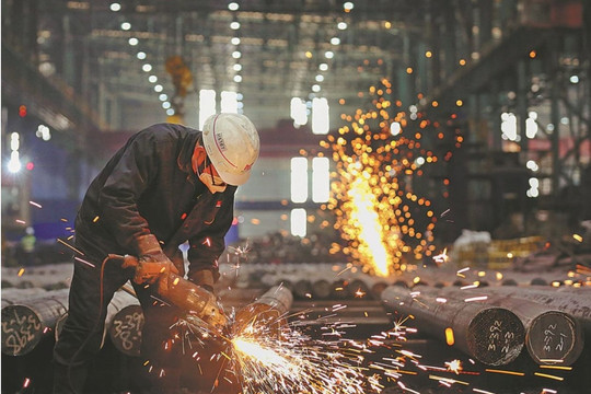 Cổ phiếu thép bất ngờ nổi sóng, hơn 31 triệu cổ phiếu Hòa Phát được sang tay, Nam Kim tăng sát trần: Chuyện gì đang xảy ra?