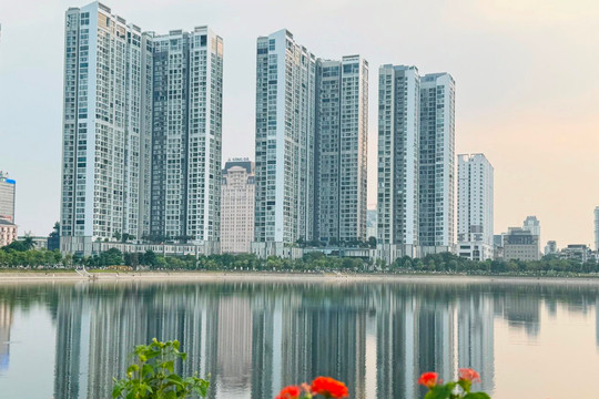 Nghịch lý căn hộ Hà Nội: Thu nhập người dân tăng 9%/năm nhưng giá căn hộ sơ cấp tăng tới 25%/năm