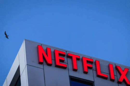 Netflix sắp hết thời: sa thải 1.000 nhân viên toàn cầu, cổ phiếu lao dốc hơn 40%
