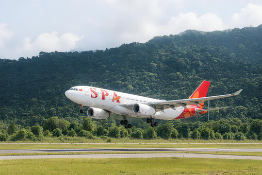 Đúng đêm 15/10, sân bay Tân Sơn Nhất ghi nhận một máy bay đặc biệt cất cánh
