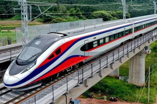 Cùng do Trung Quốc xây dựng, tàu cao tốc tại Trung Quốc có tốc độ tới 350km/h nhưng ở Lào chỉ 160km/h, vì sao?