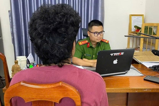 Nam sinh 2008 ở TP.HCM gọi điện nhờ bố mẹ chuyển khoản 1,2 tỷ đồng, 30 phút sau được công an đưa đi