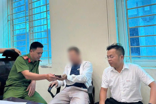 Ông N.V.T đến Agribank thực hiện giao dịch 100 triệu đồng, nhân viên ngân hàng kiểm tra rồi lập tức báo Công an