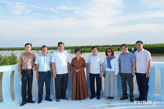 Trực tiếp đến tỉnh được mệnh danh là ' vùng đất biết nở', AHLĐ Thái Hương cùng đoàn công tác Tập đoàn TH muốn tìm hiểu một điều đặc biệt