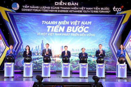 Tiếp năng lượng cùng thanh niên Việt Nam tiến bước