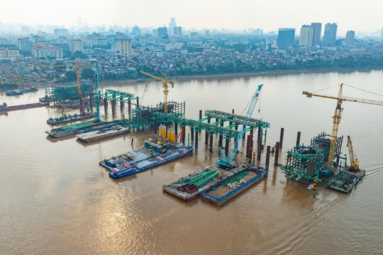 Việt Nam đang xây cây vượt sông Hồng hơn 16.000 tỷ đồng nối phố cổ với Long Biên, sở hữu thiết kế 'vòm vô cực' độc đáo, dự kiến hoàn thành ngay năm sau 