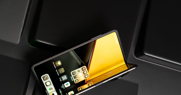 Smartphone gập mỏng nhất thế giới về Việt Nam: Giá 40 triệu, đấu thẳng căng với Samsung Galaxy Z Fold5