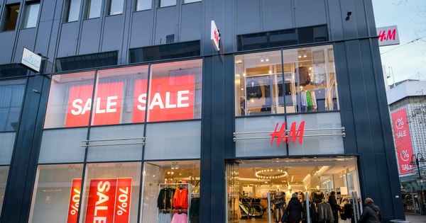 Nỗi đau của H&M: Khách hàng nói 'không yêu cũng chẳng ghét', đang tìm đủ mọi cách để giúp thương hiệu 'ngầu' trở lại