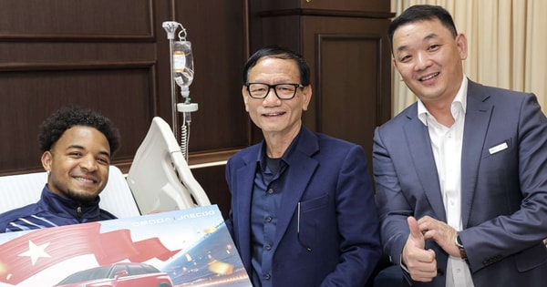 Hãng đầu tiên tặng xe trị giá 900 triệu cho Nguyễn Xuân Son