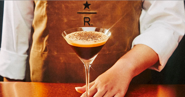 Bị tăng giá thuê, Starbucks Reserve mở cửa hàng mới đối diện 'thách thức' vị trí cũ Hàn Thuyên