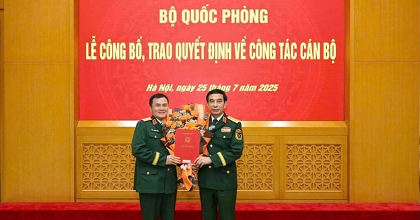 Chủ tịch kiêm Tổng giám đốc Viettel Tào Đức Thắng được thăng quân hàm Trung tướng