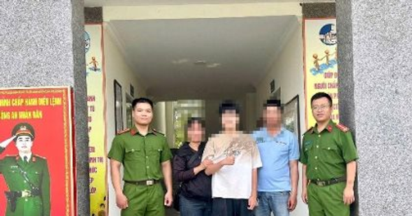 Người phụ nữ bị đòi chuyển khoản trả 100 triệu đồng nhưng quyết không chuyển mà báo công an