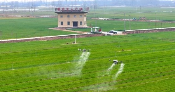 Những cánh đồng không bóng nông dân tại Trung Quốc: Tràn ngập máy cày robot, drone giám sát, dữ liệu liên tục phát về phòng điều khiển