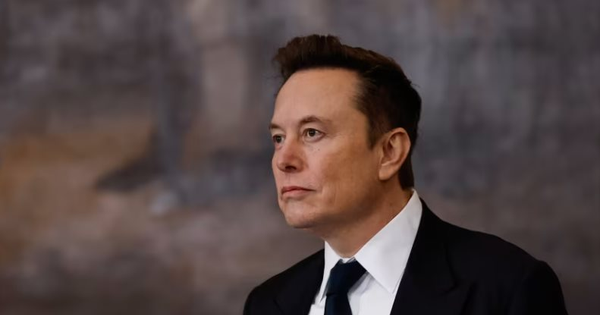 Elon Musk siết tay ga: Nhân viên Tesla vừa được cảnh báo 2026 sẽ là 'năm khắc nghiệt nhất cuộc đời bạn'
