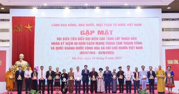 Doanh nhân Đỗ Quang Hiển được vinh danh nhờ thành tích xuất sắc đóng góp cho cộng đồng